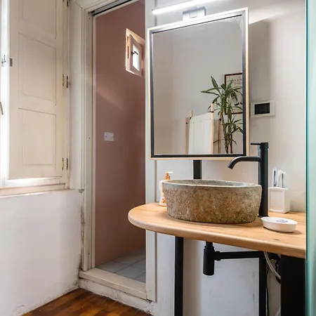 Warm Walls - The Mini Apartman *